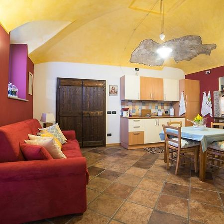 Casa Corte Alla Rocca Arona Eksteriør billede