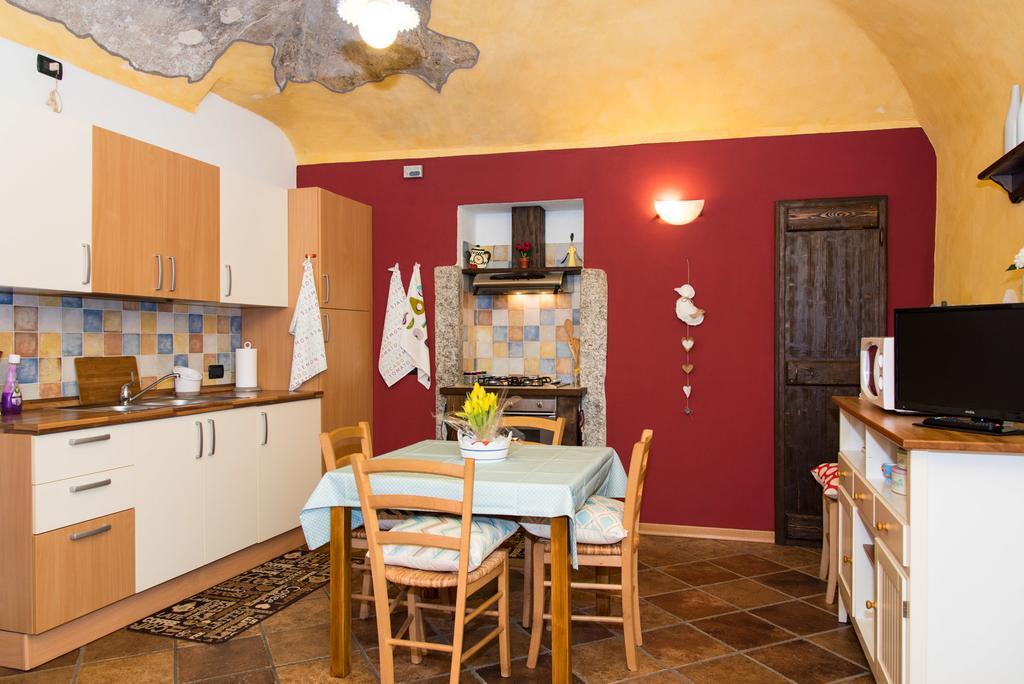 Casa Corte Alla Rocca Arona Eksteriør billede