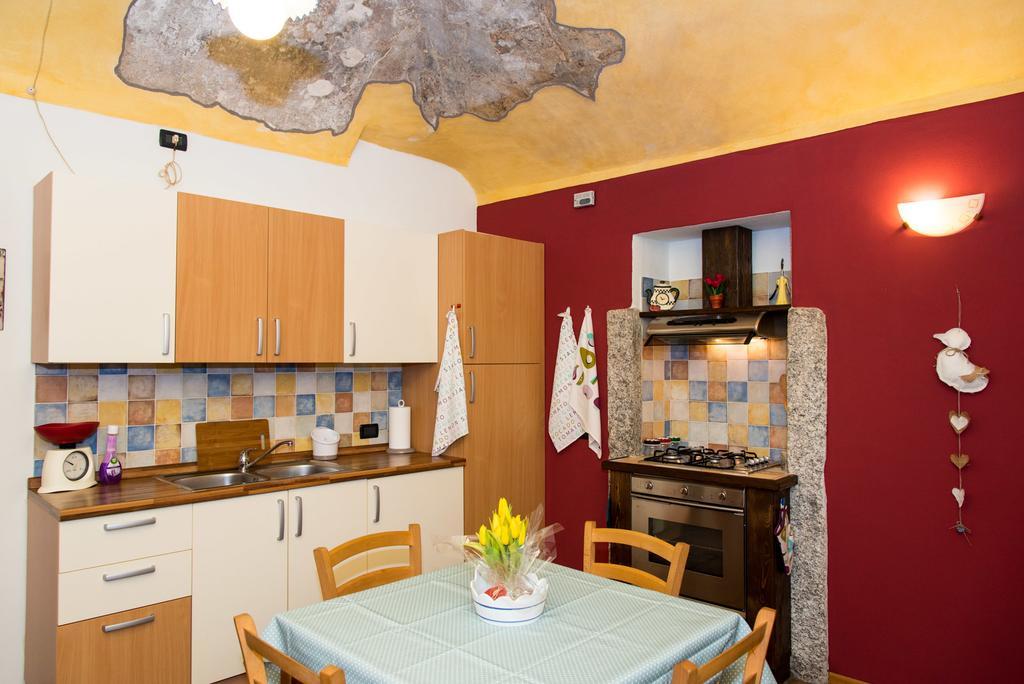 Casa Corte Alla Rocca Arona Eksteriør billede