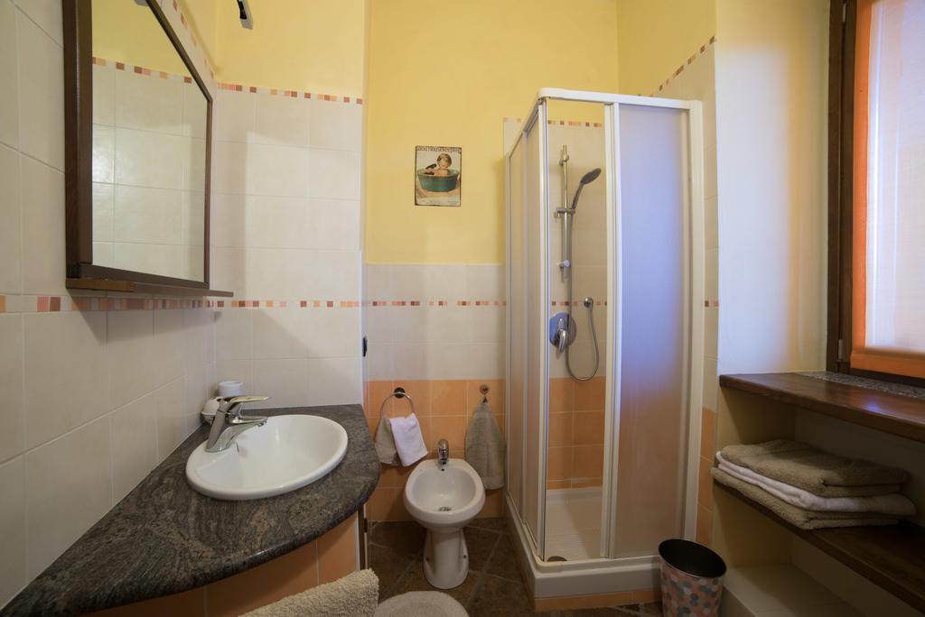 Casa Corte Alla Rocca Arona Eksteriør billede