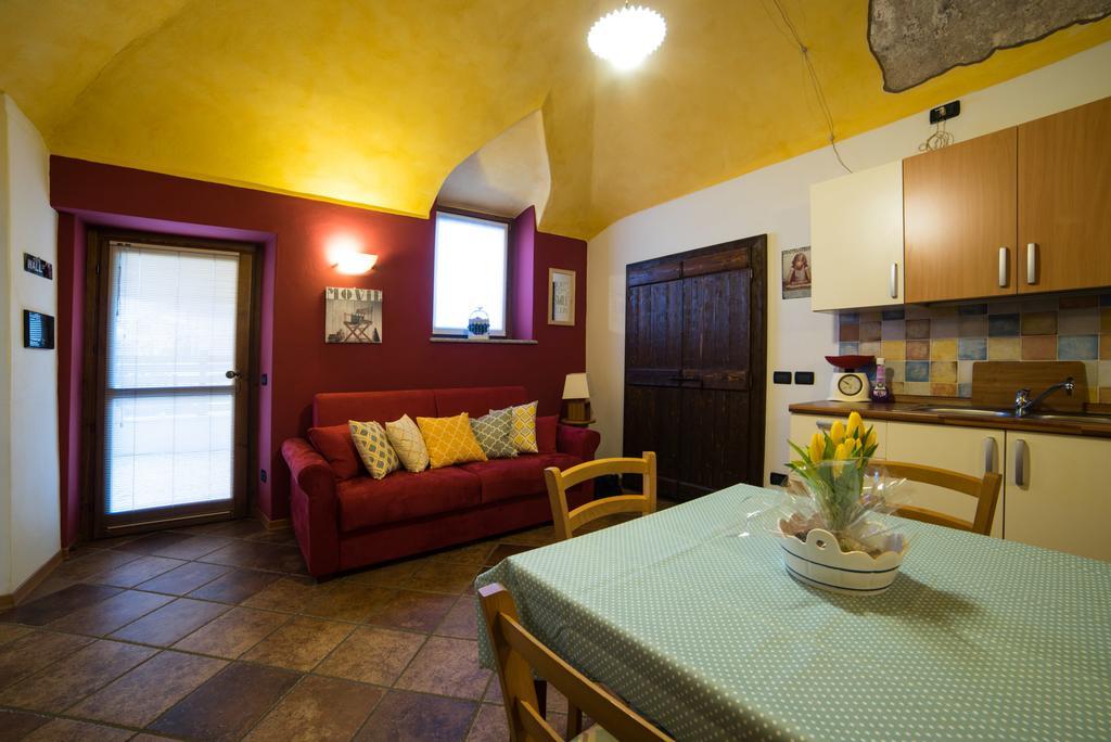 Casa Corte Alla Rocca Arona Eksteriør billede