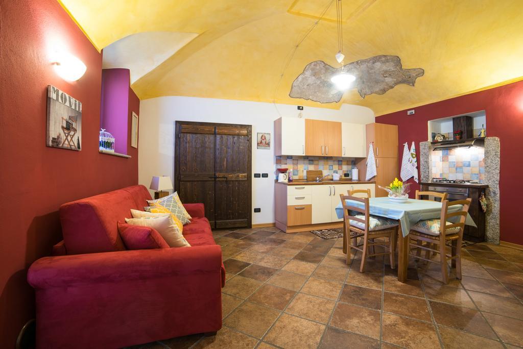 Casa Corte Alla Rocca Arona Eksteriør billede