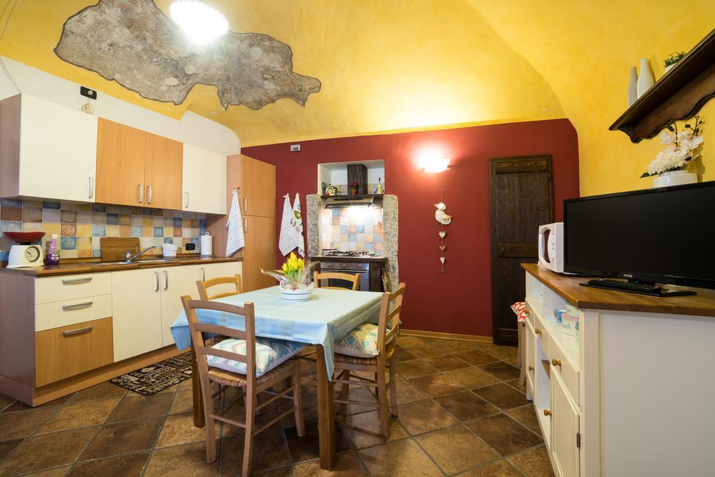 Casa Corte Alla Rocca Arona Eksteriør billede