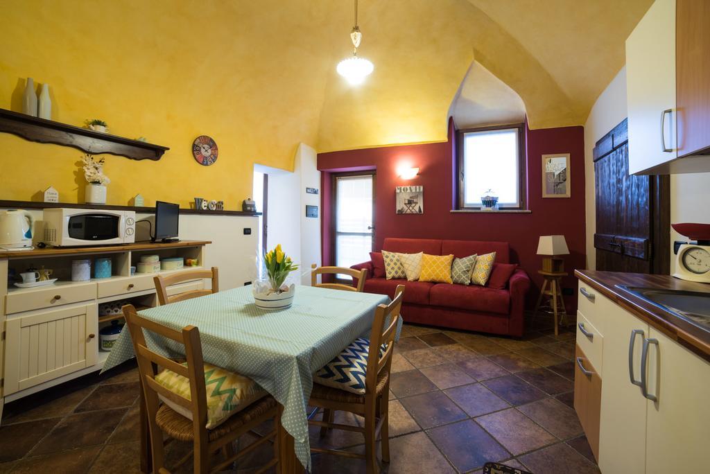 Casa Corte Alla Rocca Arona Eksteriør billede