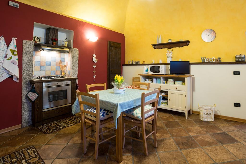 Casa Corte Alla Rocca Arona Eksteriør billede