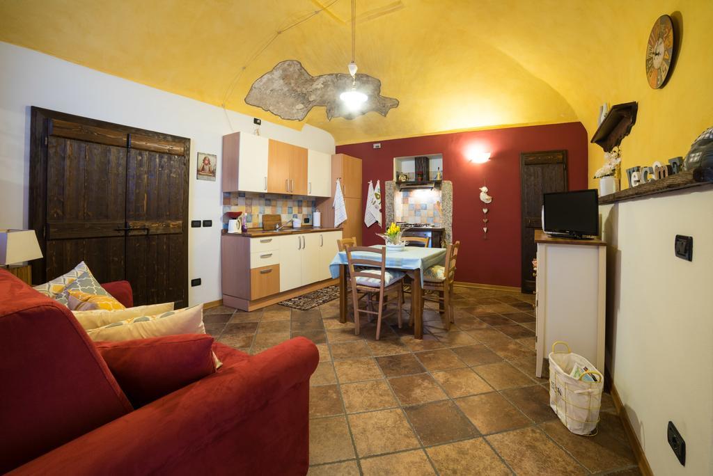 Casa Corte Alla Rocca Arona Eksteriør billede