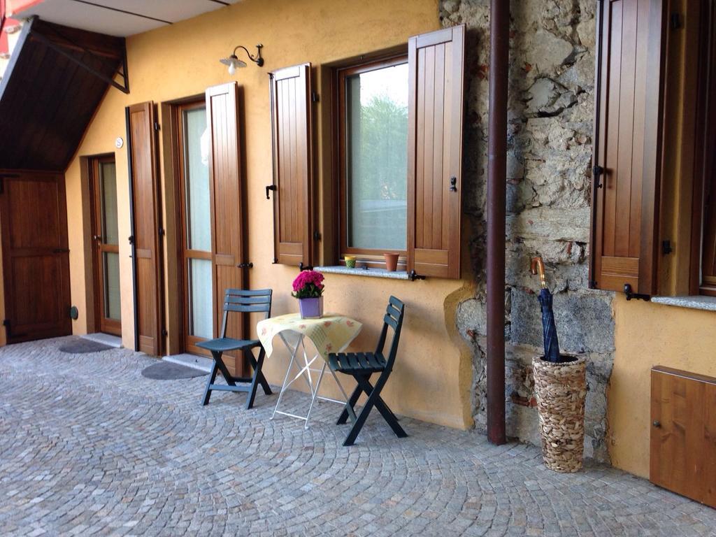 Casa Corte Alla Rocca Arona Eksteriør billede