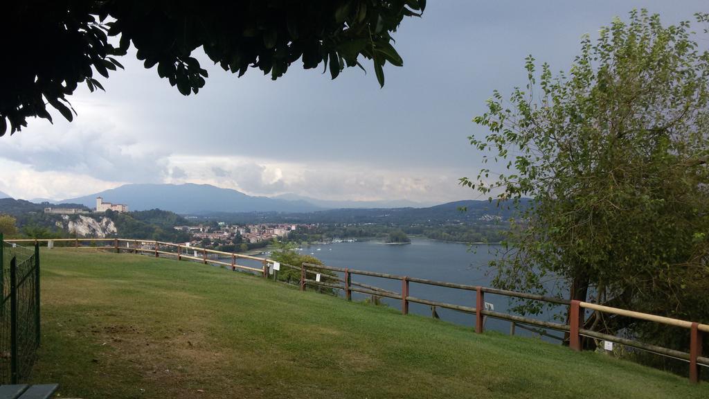 Casa Corte Alla Rocca Arona Eksteriør billede