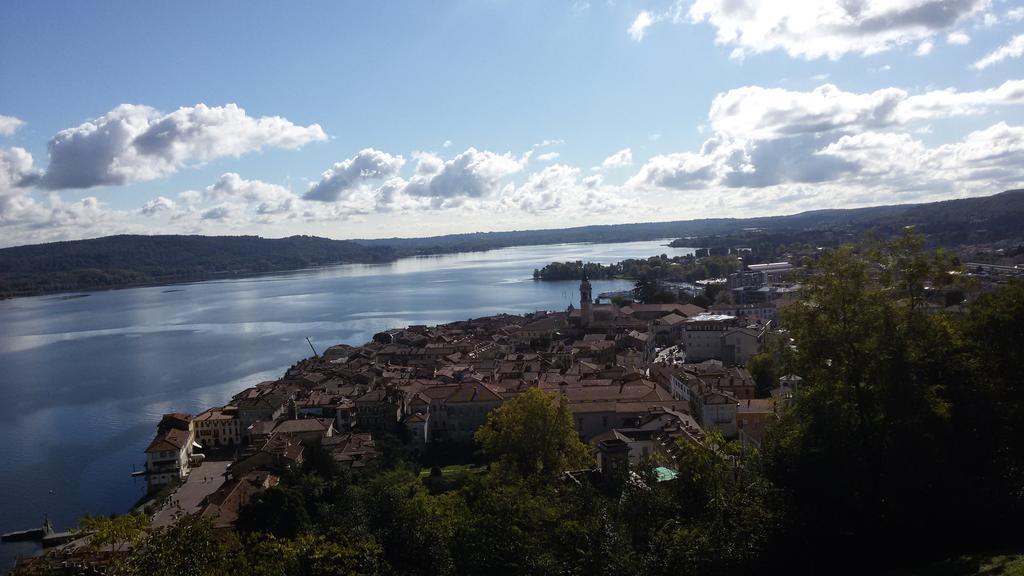 Casa Corte Alla Rocca Arona Eksteriør billede