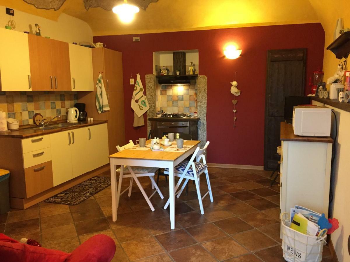 Casa Corte Alla Rocca Arona Eksteriør billede