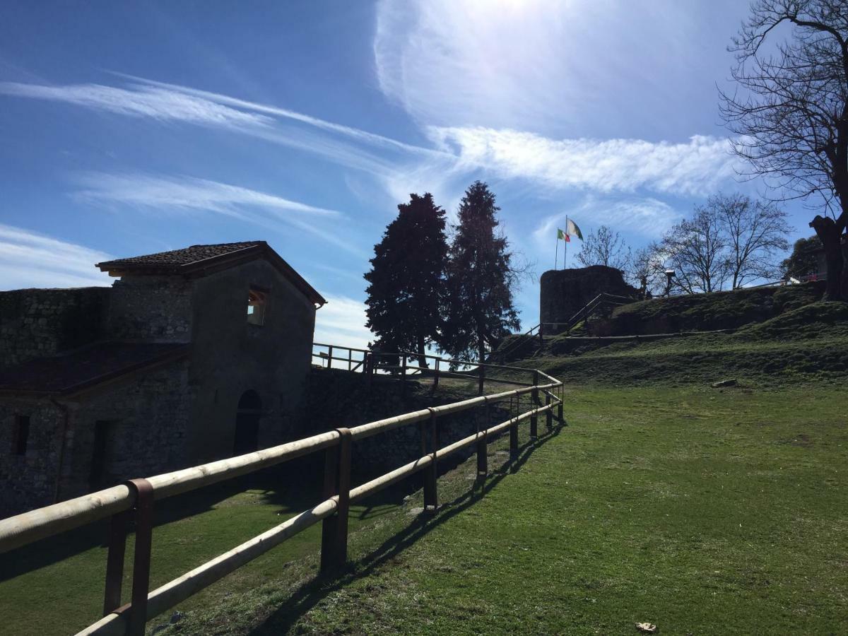 Casa Corte Alla Rocca Arona Eksteriør billede