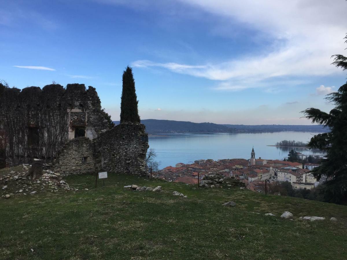 Casa Corte Alla Rocca Arona Eksteriør billede